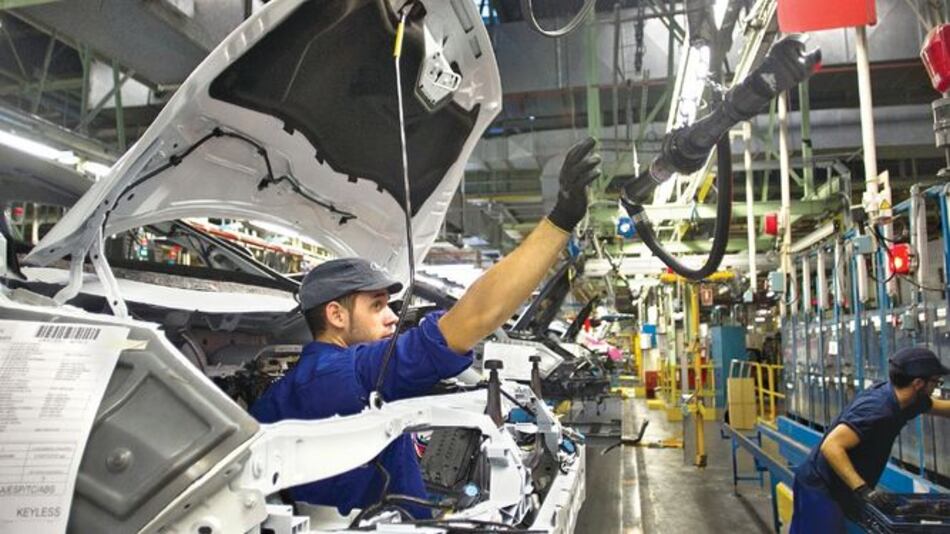 China bajará impuesto a los autos de EU