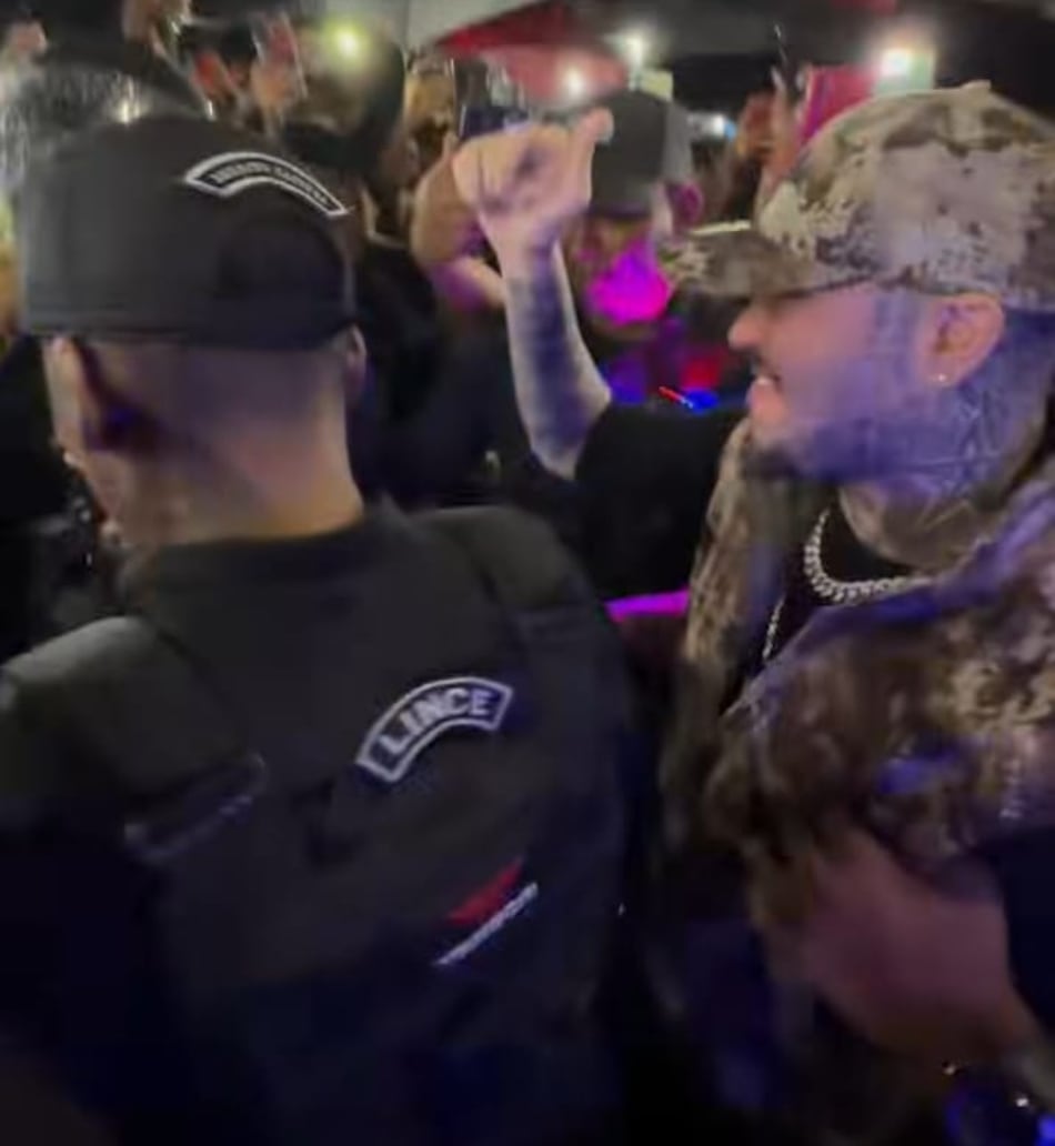 Farruko comparte tarima con artistas urbanos en la Plaza 5 de Mayo