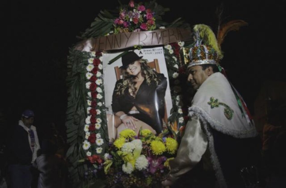 Seguidores rinden homenaje a Jenni Rivera con procesión en Monterrey