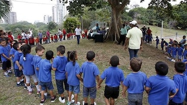 Un festejo bajo un árbol Panamá