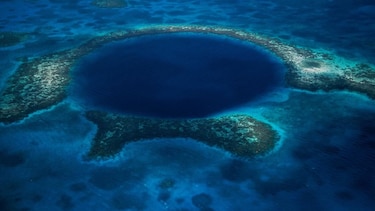 La Fosa de las Marianas: un saco de microplásticos a 6,800 metros de profundidad