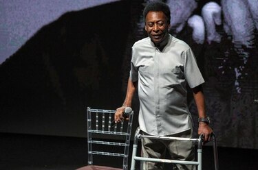Pelé reducirá sus viajes por problemas de salud