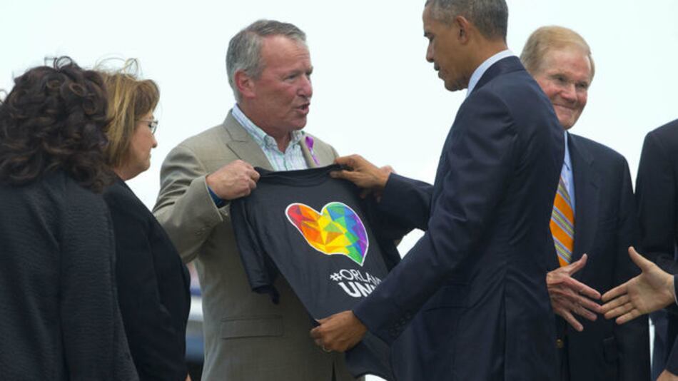 Obama se reúne con sobrevivientes y parientes de víctimas de masacre