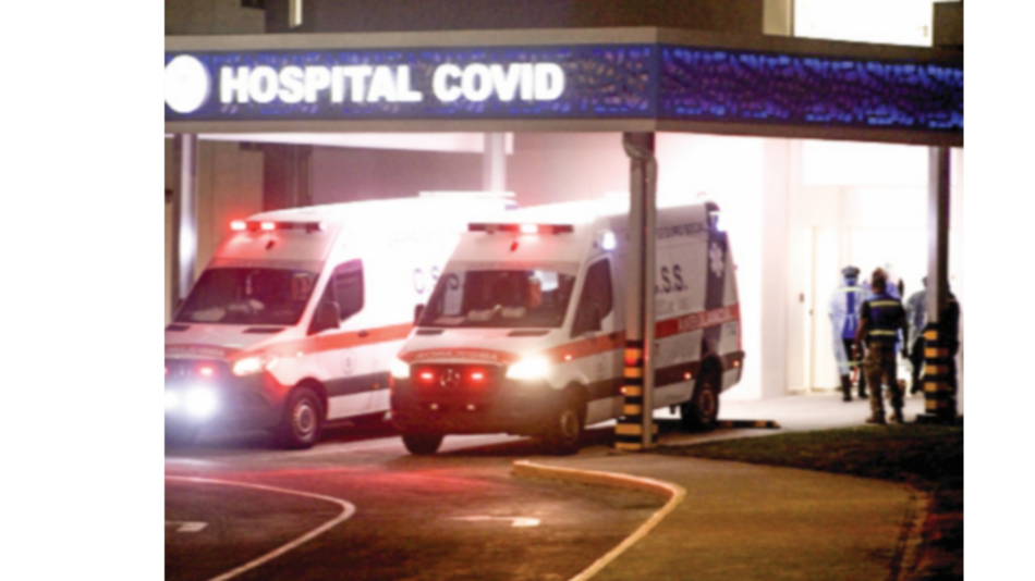 Caja de Seguro Social traslada a 12 pacientes al hospital Covid
