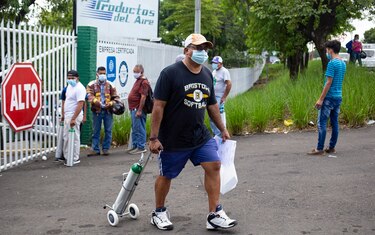 Demanda de oxígeno por la Covid-19 en Nicaragua: Toca hacer fila y esperar el milagro’