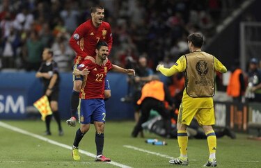 España golea a Turquía con doblete de Morata