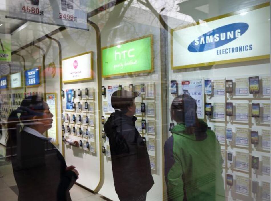 Samsung planta cara al iPhone 5 de Apple con su Galaxy S4