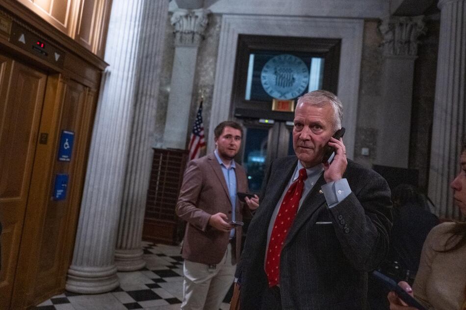 Senado de Estados Unidos aprueba iniciar el debate sobre ley para poner fin al cierre del Gobierno