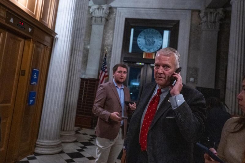 Senado de Estados Unidos aprueba iniciar el debate sobre ley para poner fin al cierre del Gobierno