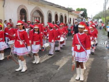 Con distintos actos rinden tributo a los símbolos patrios