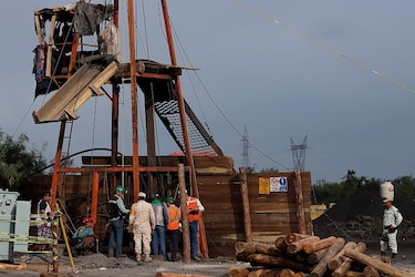 Diez mineros siguen atrapados tras 48 horas del derrumbe en norte de México