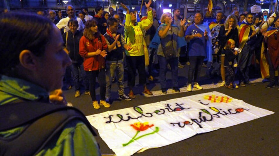 Cataluña prepara independencia entre inquietud internacional y económica