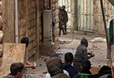 Soldados israelíes mataron a un palestino que atacó a los militares
