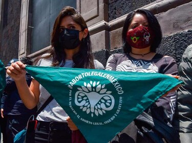 Corte mexicana avala norma que permite a menores violadas abortar sin permiso de sus padres
