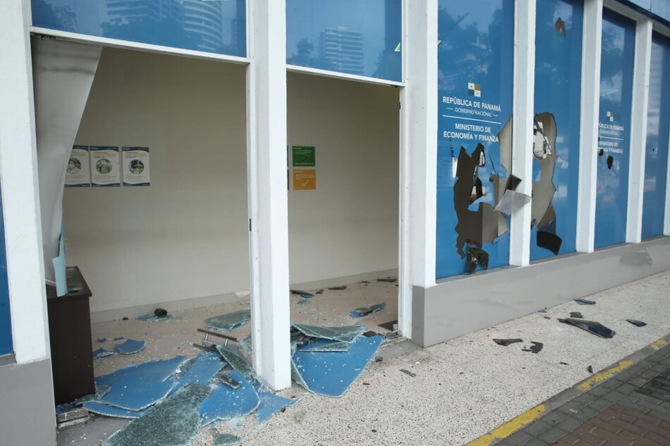 Las oficinas del MEF fueron vandalizadas