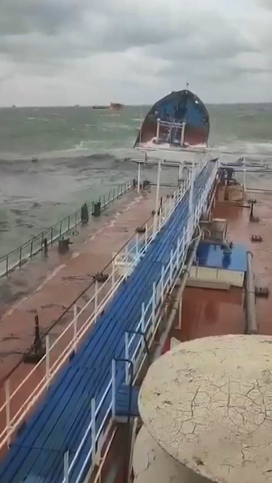 Dos petroleros rusos sufren accidentes y vierten crudo en el estrecho de Kerch