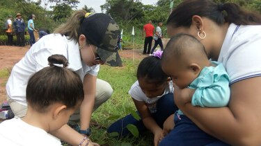Voluntarios participan en jornada de reforestación