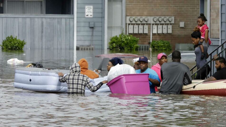 Mueren cinco personas por inundaciones en Houston