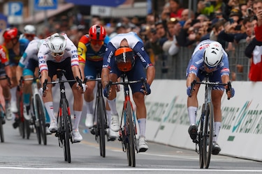Ni Pogacar ni Van der Poel, la “classicissima” es del velocista Philipsen
