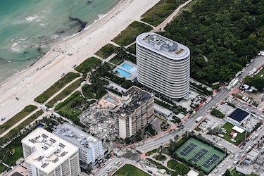 Al menos 3 muertos y 99 personas desaparecidas tras el derrumbe del edificio en Miami