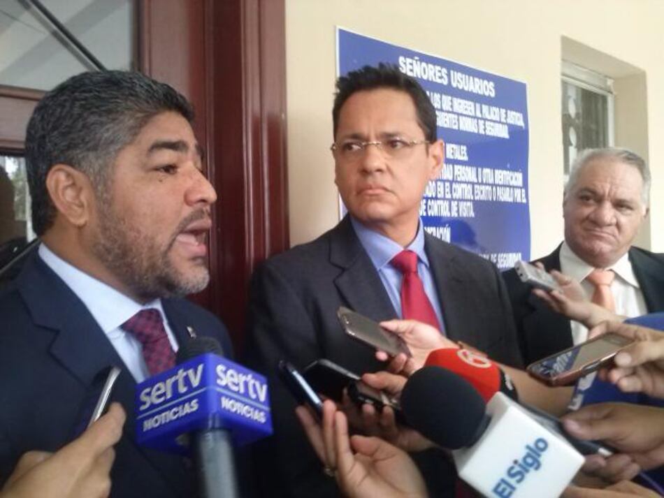 Álvaro Alvarado denuncia a Carlos Afú