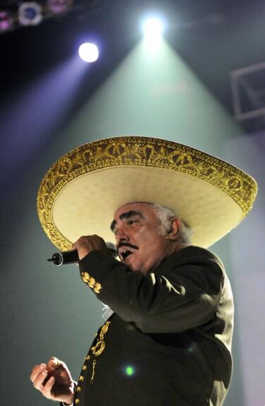 Vicente Fernández anuncia su retiro de los escenarios