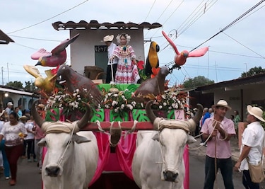 Residentes de La Villa celebran la Semana del Campesino