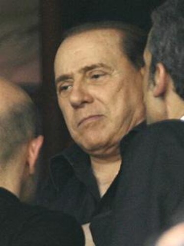 Berlusconi promete explicar relación con joven