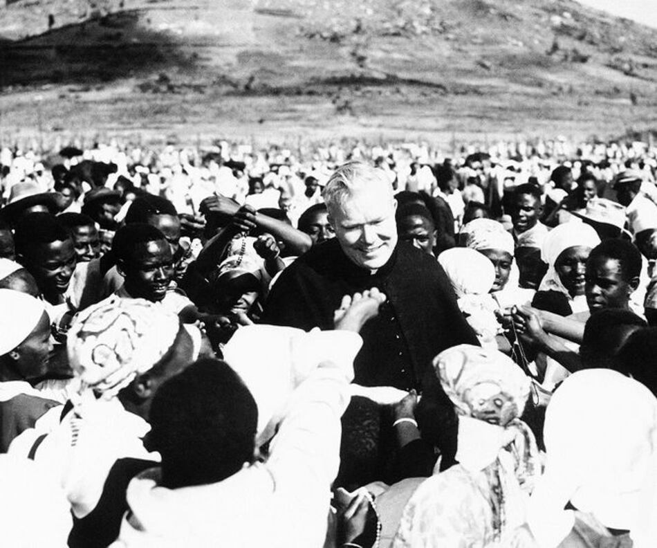 El papa Francisco firma un reconocimiento al 'sacerdote del Rosario'