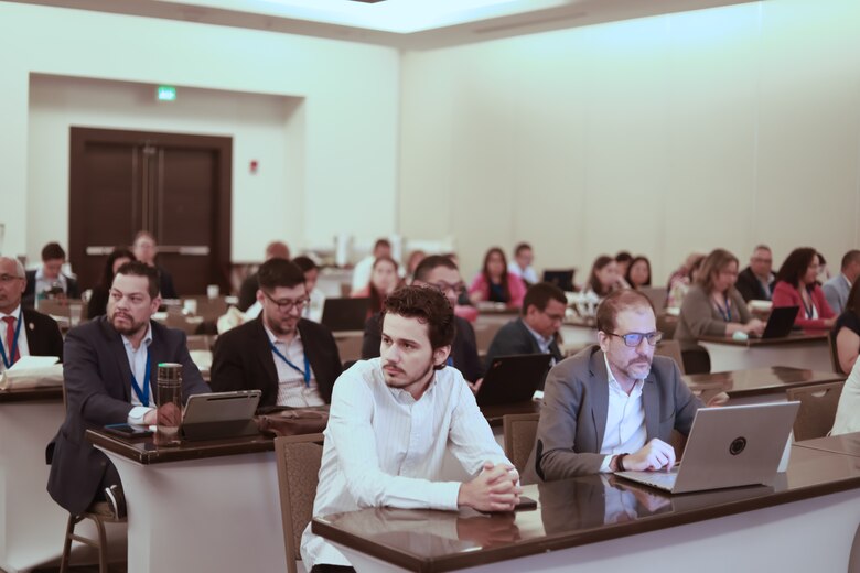 ¿Sustituirá la Inteligencia Artificial a los docentes? Debaten en Panamá el futuro de la educación