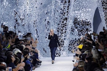 Dior celebra a Niki de Saint Phalle, las tallas grandes se cuelan en París