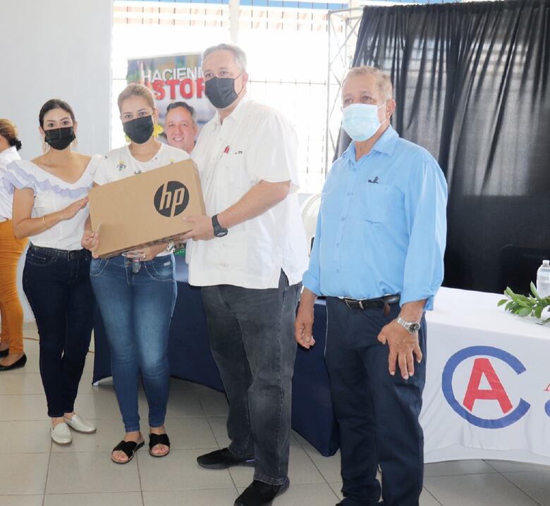 Una gran feria de dádivas con recursos oficiales