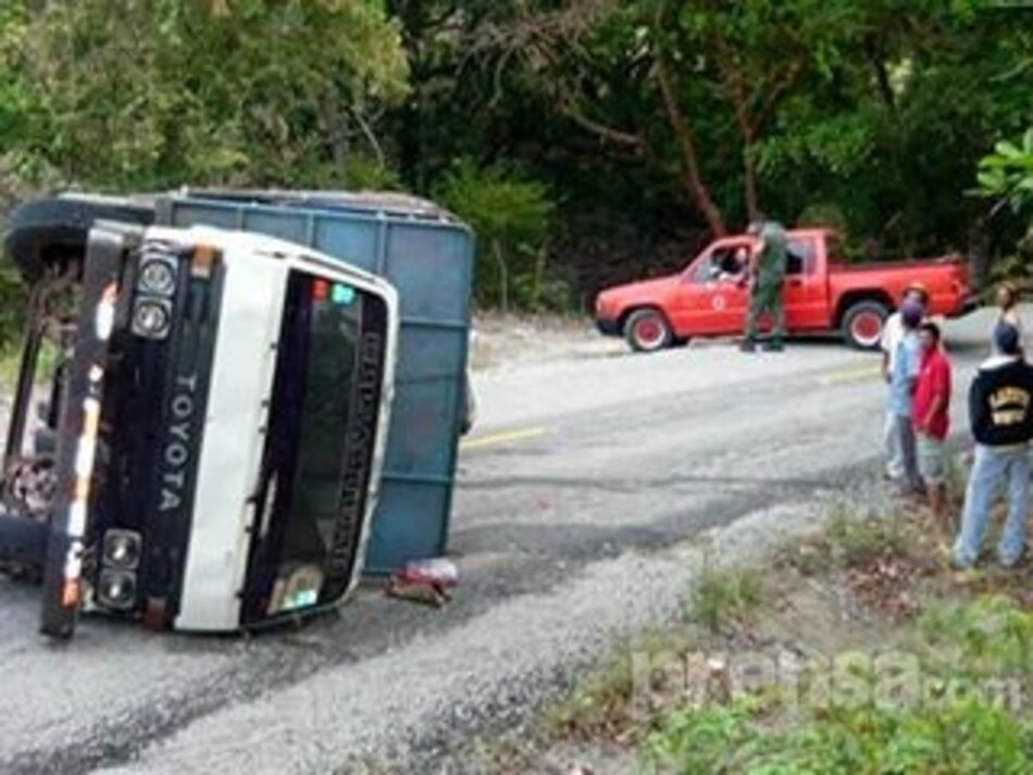Accidente deja al menos 15 heridos en El Corozal de Macaracas