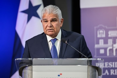 Mulino ordena suspender compra de uniformes y botas por más de $6.9 millones