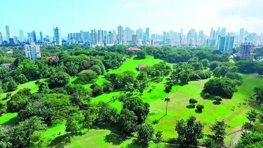 Agente del SPI halla cadáver de mujer en el área de la Biblioteca Nacional, en el parque Omar