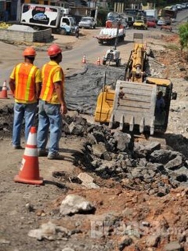 Trabajos en vía hacia Calzada Larga, atrasados por las lluvias