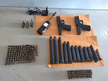 Decomisan armas de fuego y teléfono satelital en cárcel La Joya