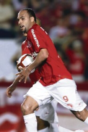 Inter se mantiene en carrera