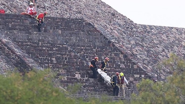 ‘Disparaba desde arriba en la pirámide y tenía rehenes’: los relatos de testigos del tiroteo en Teotihuacán
