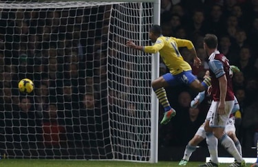 Arsenal y Chelsea ganan y meten presión al Liverpool