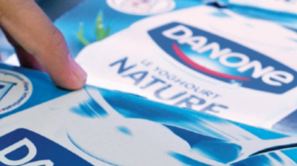 Danone cambia vacas por almendras en yogur