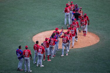 Panamá logra su primer triunfo en la Serie del Caribe, supera 6-5 a Colombia