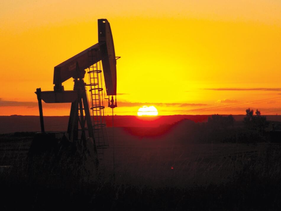 Crudo cae por menos demanda de derivados