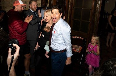 ‘¡Lárguense de aquí!’: Jacob Frey, el alcalde de Mineápolis que le planta cara al gobierno de Trump y a ICE tras la muerte a tiros de una mujer