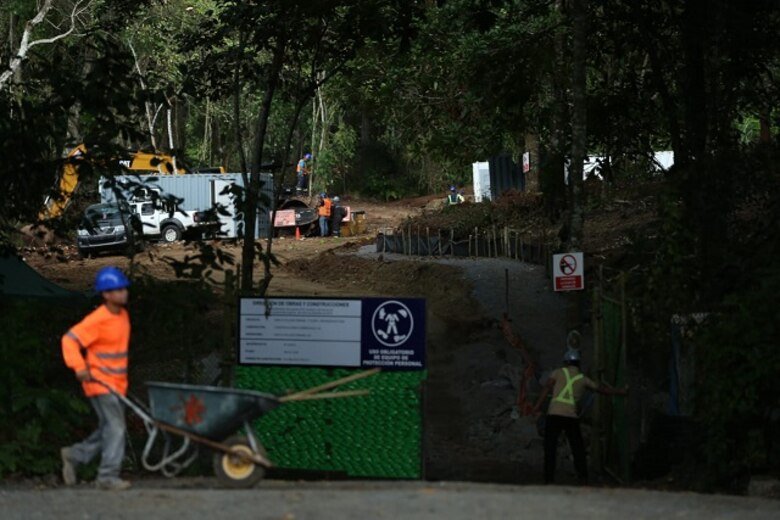 Residentes solicitan parar construcción de colegio en Clayton