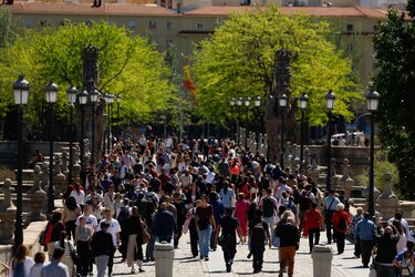 Y ahora, ¿cómo volvemos? Riadas de gente se echan a la calle en Madrid para volver a casa
