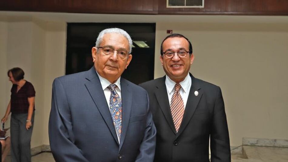 UP reconoce excelencia académica de Alfredo Castillero Calvo