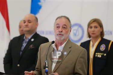 Precandidatos por libre postulación recogen más de un millón de firmas, un récord