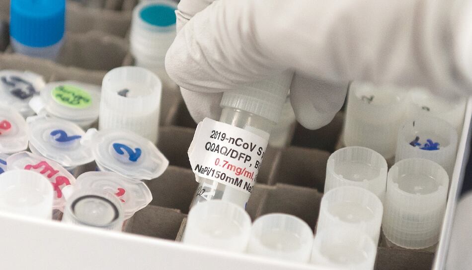 Científicos piden permisos para importar vacunas