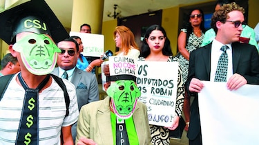 Denuncian a seis funcionarios por caso de donaciones